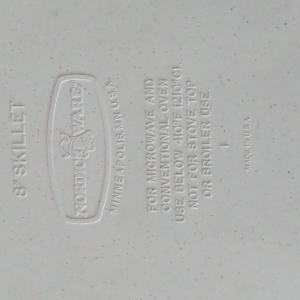 ✨ Nordic Ware 8" Skillet - Picture 3 of 3